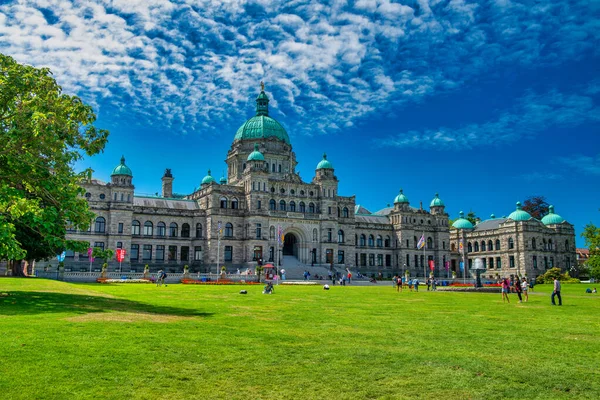 Vancouver Island Canada August 2017 Tourists Front British Columbia Parliament — Stock Photo, Image
