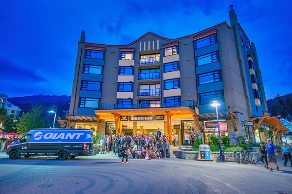 Whistler Kanada Srpna 2017 Turisté Noci Navštíví Centrum Města Whistler — Stock fotografie