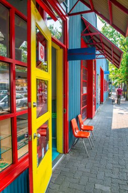 Vancouver, Kanada - 10 Ağustos 2017 Granville Adası 'ndaki renkli evler