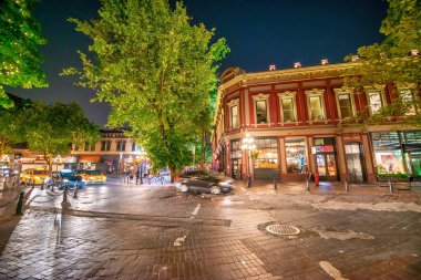 Vancouver, Kanada - 8 Ağustos 2017: Gastown sokakları ve gece binaları