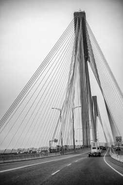 British Columbia, Kanada - 8 Ağustos 2017: Vancouver 'a giden köprüde trafik