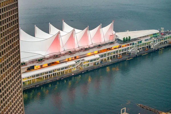 Het Dak Van Canada Plaats Met Witte Zeilen Vancouver Harbour — Stockfoto