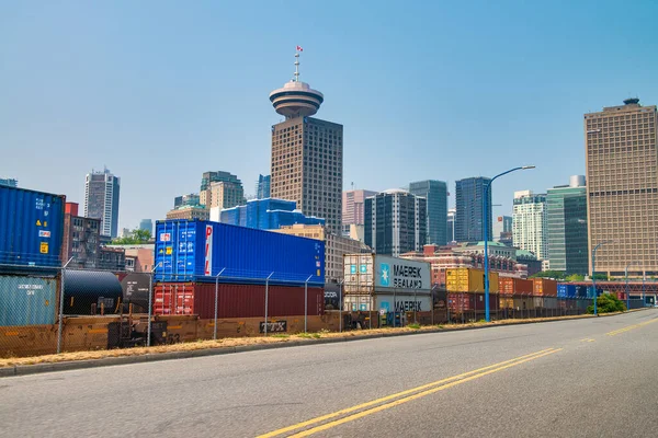 Vancouver Kanada Elokuuta 2017 Kaunis Näkymä Vancouverin Taivaanrantaan Teollisuusalueelta Kesäkaudella — kuvapankkivalokuva