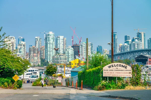 Vancouver Kanada Augusti 2017 Turister Längs Kusten Längs Granville Island — Stockfoto