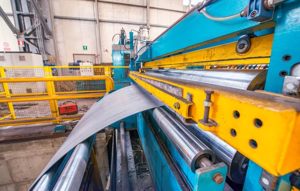 Maszyna Cięcia Rolki Blachy Ocynkowanej Wytwórnia Żelaza Wyrobów Metalowych Produkcji — Zdjęcie stockowe