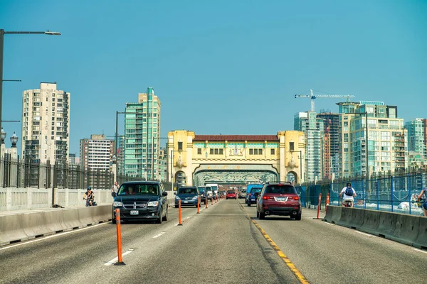 Vancouver Canada August 2017 Traffic Bridge Granville Island — Stock Photo, Image