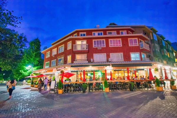 Whistler Kanada Augusti 2017 Turister Besöker Centrum Natten Whistler Berömd — Stockfoto