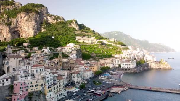 Increíble vista aérea de la costa de Amalfi en temporada de verano, costa de Amalfi. — Vídeos de Stock