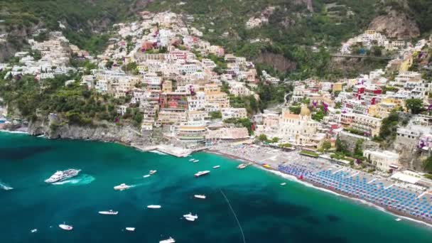 Amazing beach along Amalfi Coast, view from drone. — Stock video