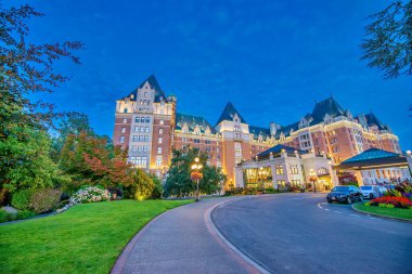 Victoria, Kanada - 14 Ağustos 2017: Fairmont İmparatoriçe Oteli Güzel bir yaz gecesinde