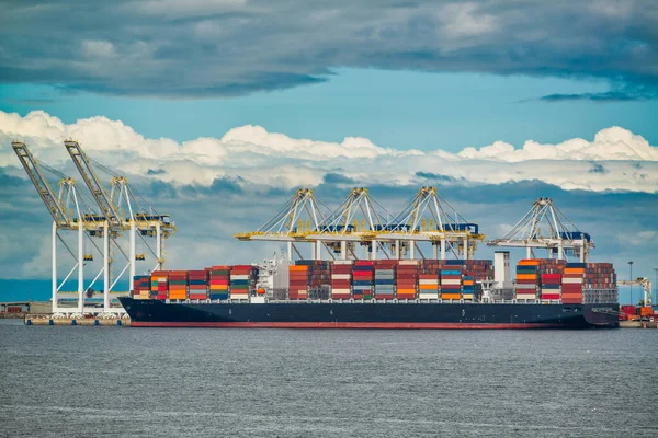 Cargo Ship Docked Port Freight Shipping Maritime Import Export Commerce — Stock Photo, Image