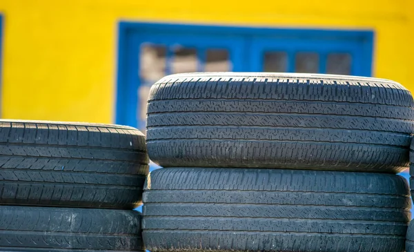 Reifenstapel Für Autos — Stockfoto