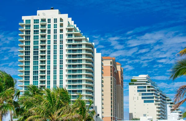 Byggnader Längs Strandpromenaden Med Palmer Solig Dag Fort Lauderdale — Stockfoto