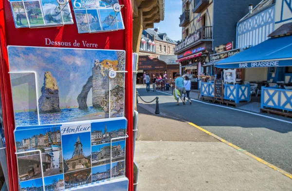 Honfleur France July 2014 Postcards Shop Major City Street — 图库照片