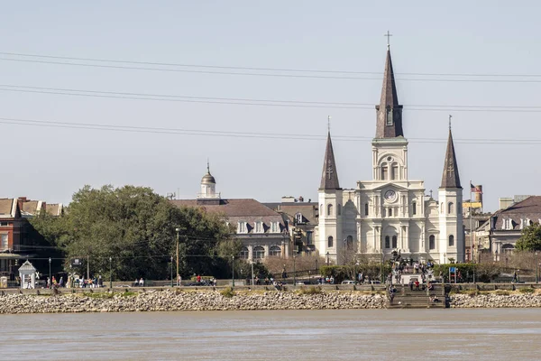New Orleans Katedrali Nin Ünlü Kilise Kuleleri Mississippi Nehri Nden — Stok fotoğraf