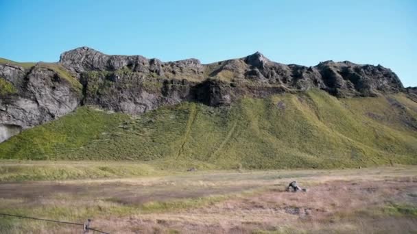 Seljalandsfoss Cascadas y montañas en temporada de verano, Islandia — Vídeo de stock