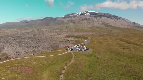 Djupalonssandur part és hegyek Izlandon. Csodálatos drónkilátás a nyári szezonban — Stock videók