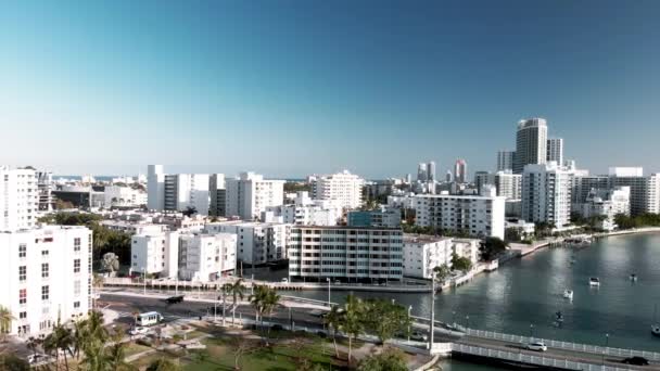 Légi kilátás Miami városára a város szigeteiről — Stock videók
