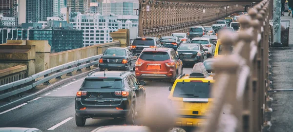 Automobilová Doprava Vstupující Městského Mostu Obchodní Koncepce — Stock fotografie