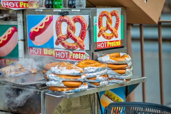 Hot Pretzels Vendedor Comida Rua Midtown Manhattan Nova York — Fotografia de Stock