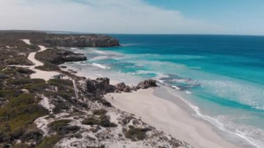 Pennington Körfezi, Güney Avustralya, Kanguru Adası 'nda harika bir plajdır. İHA 'dan hava görüntüsü