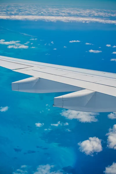 Schöner Ozean Vom Bullauge Eines Flugzeugs Aus Gesehen — Stockfoto