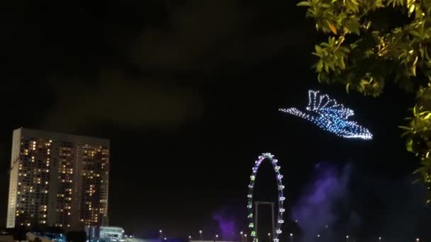 SINGAPUR - 31. prosince 2019: Drone light show před ohňostrojem na Silvestra — Stock video