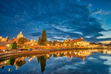 Vancouver Adası, Kanada - 14 Ağustos 2017: Geceleri Victoria 'da James Körfezi