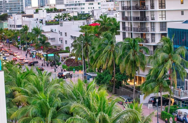 Miami Beach Florida February 2016 Tourists Buildings Lincoln Road Sunset — Stock Photo, Image
