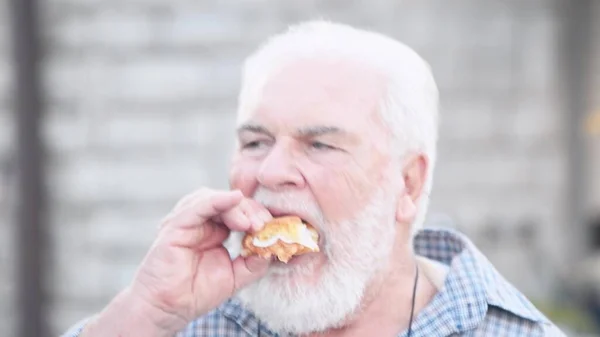 Homme Manger Une Gelée Figue Deliciuos Avec Pain Plein Air — Photo