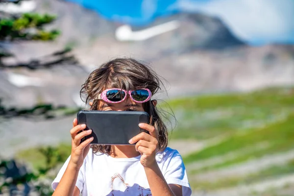 Happy Smiling Young Girl Taking Selfie Smartphone Mountain Trail Summer — 스톡 사진