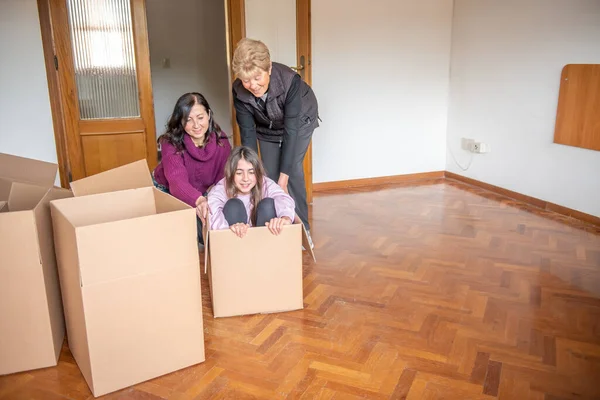 Moving New Home Concept Young Girl Cardboard Box Smiling Happy — Stockfoto