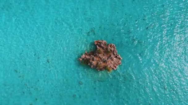 Increíble vista aérea de Crystal Rock desde un dron volador, Mauricio — Vídeos de Stock