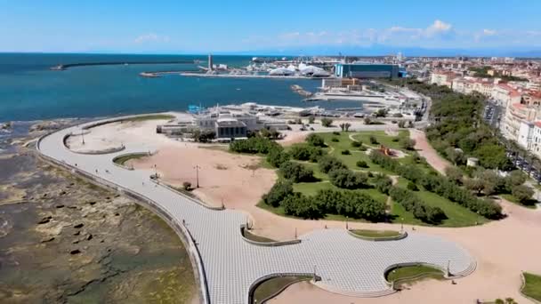 Erstaunliche Luftaufnahme von Livorno und Mascagni Terrace, berühmte Stadt der Toskana — Stockvideo