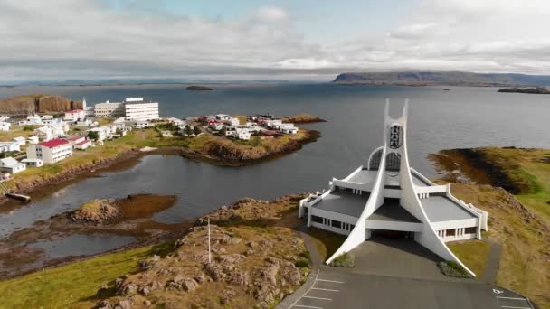 Widok z powietrza na Stykkisholmur, półwysep Snaefellsnes, Islandia. Zwolniony ruch — Wideo stockowe