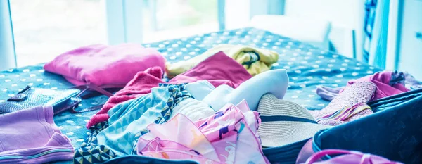 Suitcase Full Clothes Bed — Stockfoto