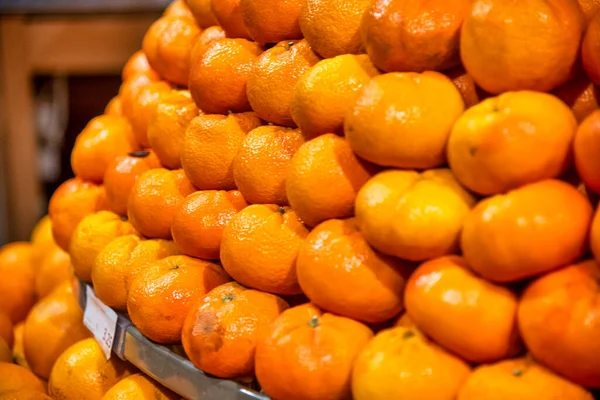 Oranges in a fruit shop.