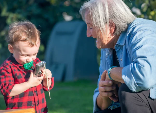 Grandmother Playing Outdoor Sunny Afternoon Her Grandson — Fotografia de Stock