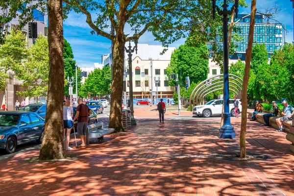 Portland Agosto 2017 Plaza Ciudad Con Turistas Temporada Verano —  Fotos de Stock