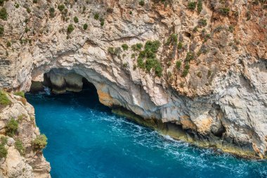 Malta 'daki Blue Grotto hava manzarası.