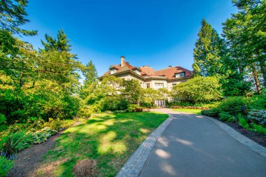 PORTLAND, OR - 21 AĞUSTOS 2017 Pittock Mansion tarihi bir 1914 evidir.