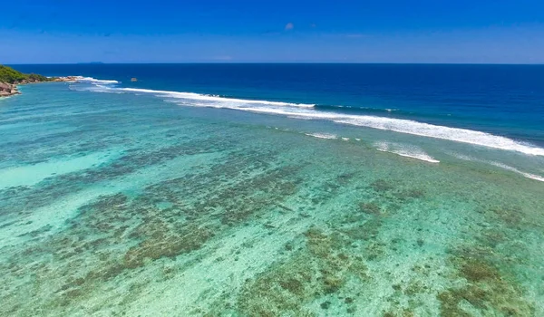 Coral Reef Von Der Drohne Aus Strand Und Felsen Auf — Stockfoto