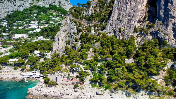 Marina Piccola, Capri 'de güzel bir sahil şeridi. İHA 'dan hava görüntüsü