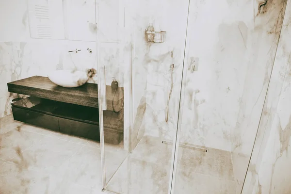 Spacious Bathroom Modern Bright Apartment — Fotografia de Stock