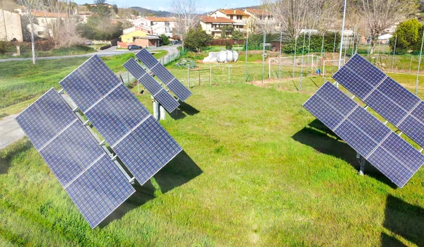 Paneles Solares Región Montañosa Fuentes Energía Verdes Respetuosas Con Medio —  Fotos de Stock