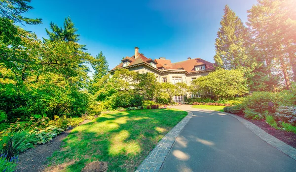 PORTLAND, OR - 21 AĞUSTOS 2017 Pittock Mansion tarihi bir 1914 evidir.