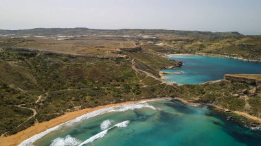 İHA 'dan Cennet Körfezi' nin havadan görüntüsü, Malta.