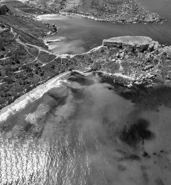 İHA 'dan Cennet Körfezi' nin havadan görüntüsü, Malta.