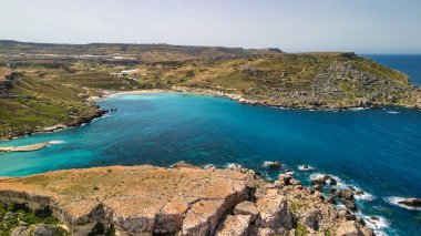 İHA 'dan Cennet Körfezi' nin havadan görüntüsü, Malta.