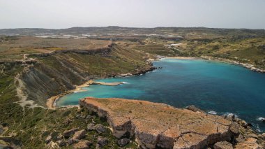 İHA 'dan Cennet Körfezi' nin havadan görüntüsü, Malta.